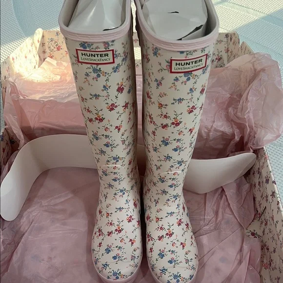 Hunter LoveShackFancy Pink and Cream Floral Set - Picture 2 of 4